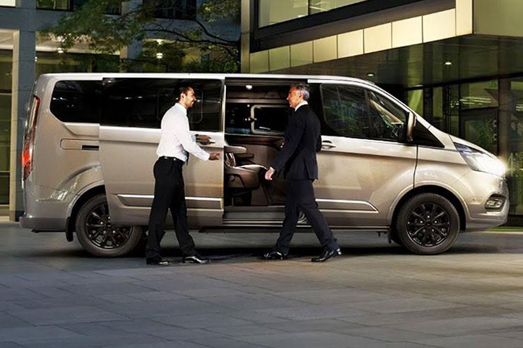Xe Ford Tourneo 9 chỗ làm chủ Phân Khúc MPV 9 Chỗ